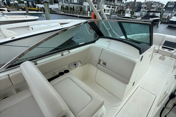 27ft Boston Whaler Yacht For Sale