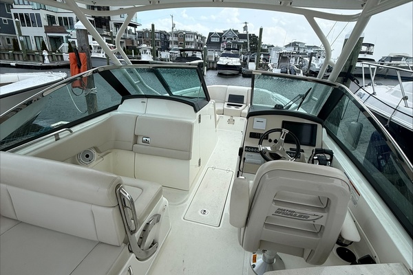 27ft Boston Whaler Yacht For Sale