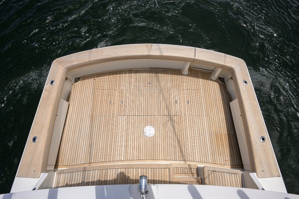 2006 Viking 68