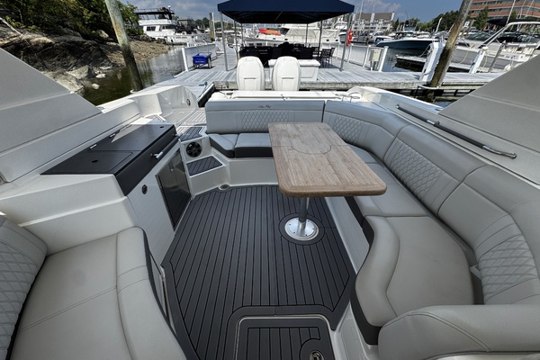 35ft Sea Ray Yacht For Sale