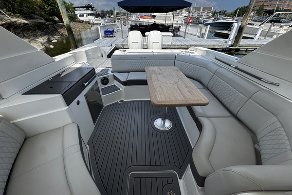 2021 Sea Ray 35