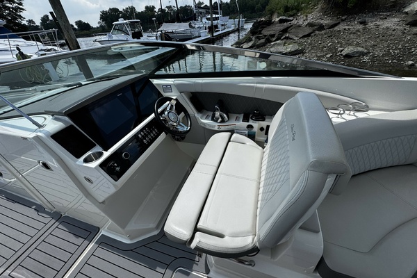 35ft Sea Ray Yacht For Sale