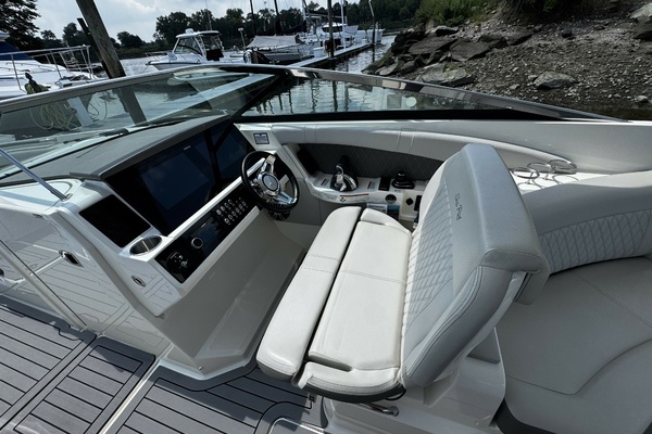 2021 Sea Ray 35
