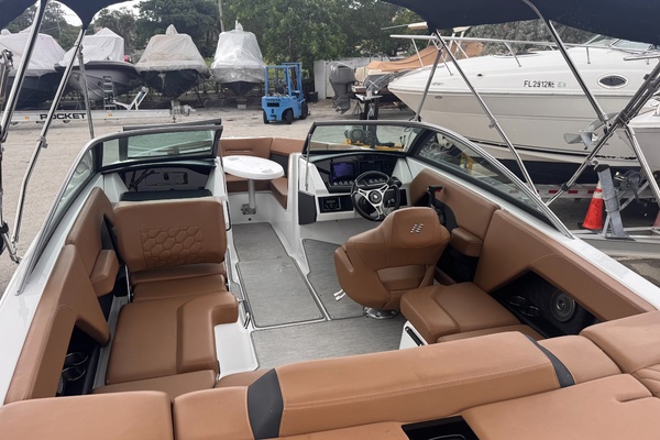 22ft Four Winns Yacht For Sale
