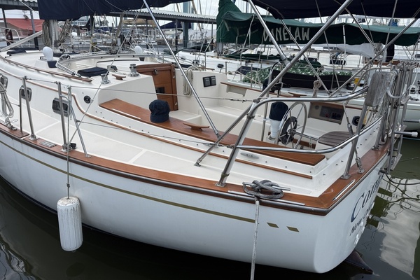 1990 Island Packet 35