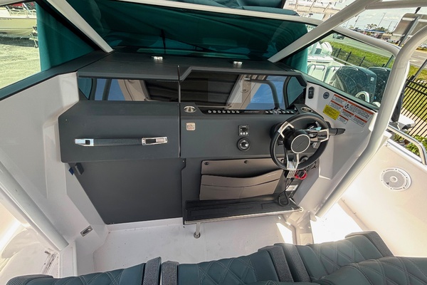 37ft Axopar Yacht For Sale