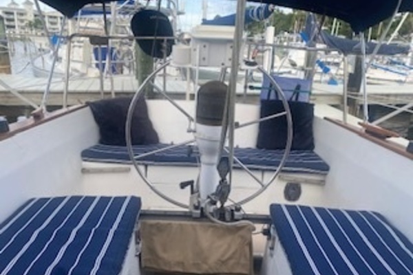 38ft Morgan Yacht For Sale