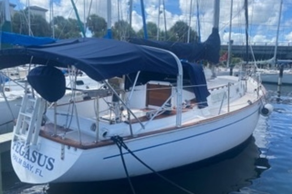 38ft Morgan Yacht For Sale