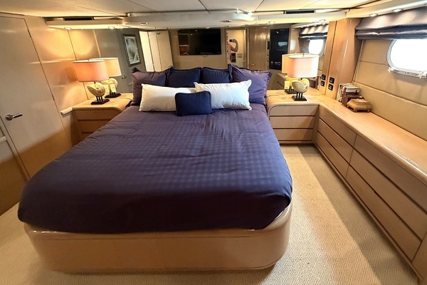 1996 Hatteras 92