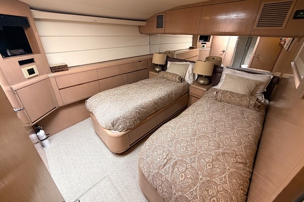 1996 Hatteras 92