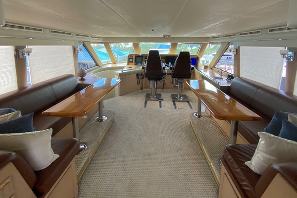 024 Bridge Deck   Skylounge Helm And Seating Area