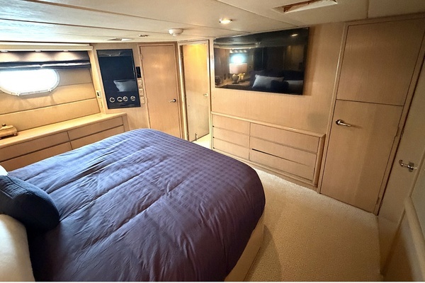 1996 Hatteras 92