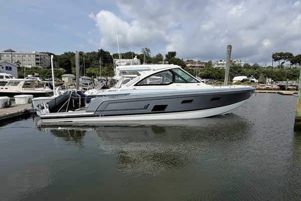38-ft-Formula-2023--OCULUS Warwick Rhode Island United States  yacht for sale