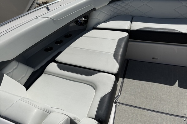 2022 Regal 34