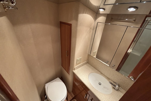 2005 Hatteras 50