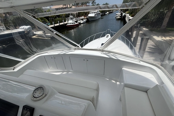 2005 Hatteras 50