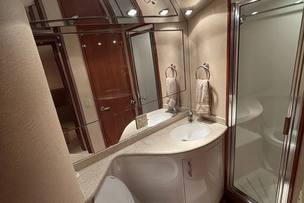 2005 Hatteras 50