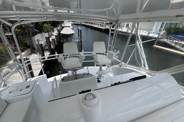 2005 Hatteras 50