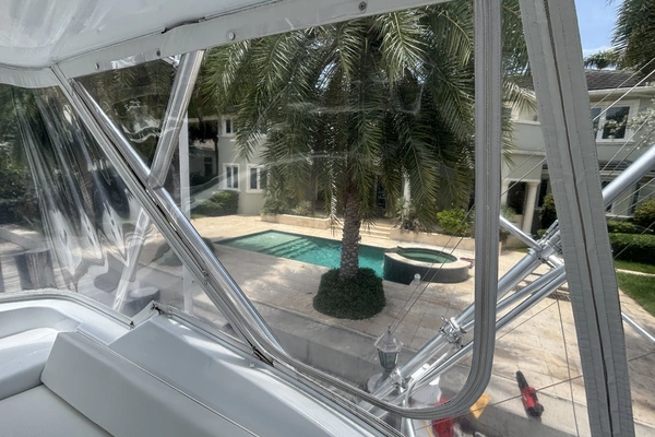 2005 Hatteras 50