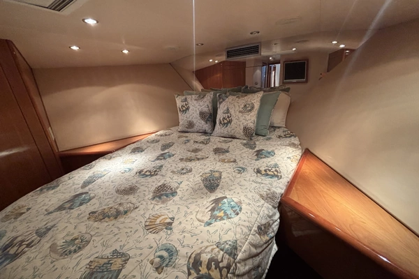 2005 Hatteras 50
