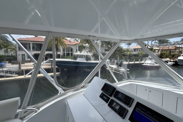 2005 Hatteras 50