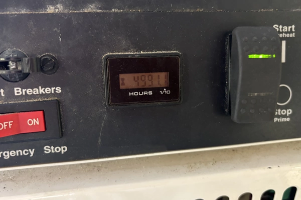 2005 Hatteras 50
