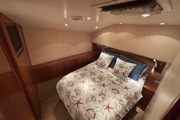 2005 Hatteras 50
