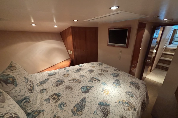 2005 Hatteras 50