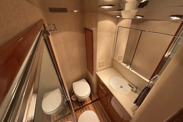 2005 Hatteras 50