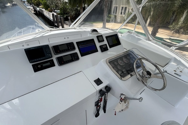 2005 Hatteras 50