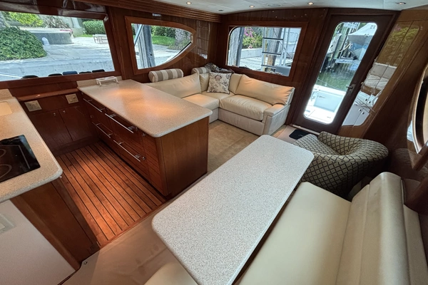 2005 Hatteras 50