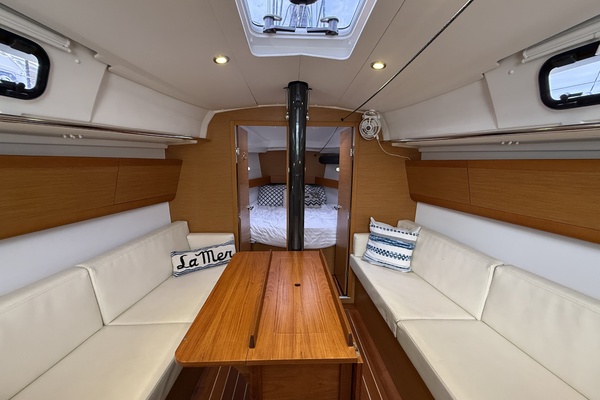 La Mer 35ft Beneteau Yacht For Sale