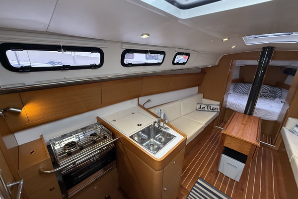La Mer 35ft Beneteau Yacht For Sale
