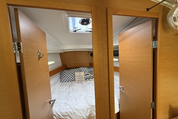 La Mer 35ft Beneteau Yacht For Sale