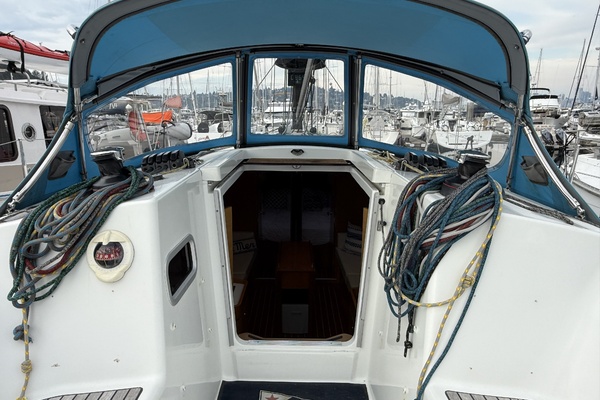 La Mer 35ft Beneteau Yacht For Sale