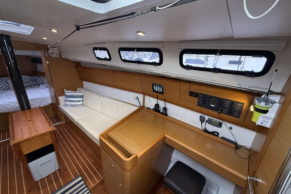 La Mer 35ft Beneteau Yacht For Sale