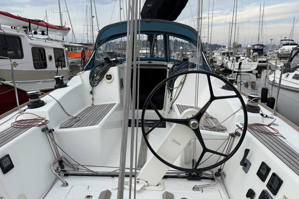 La Mer 35ft Beneteau Yacht For Sale
