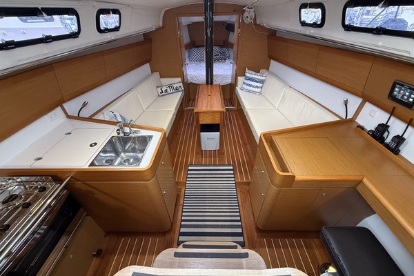 La Mer 35ft Beneteau Yacht For Sale