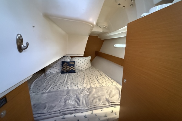 La Mer 35ft Beneteau Yacht For Sale