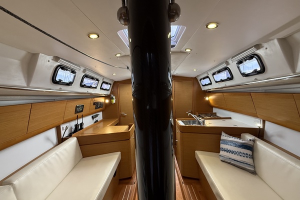 La Mer 35ft Beneteau Yacht For Sale
