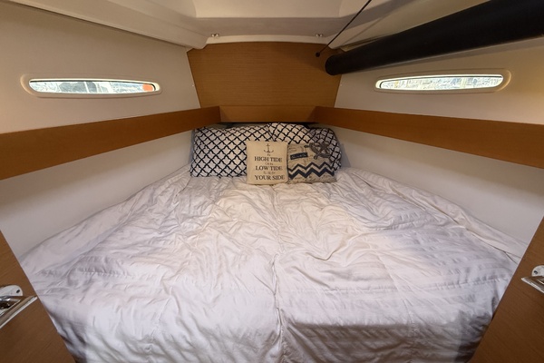 La Mer 35ft Beneteau Yacht For Sale