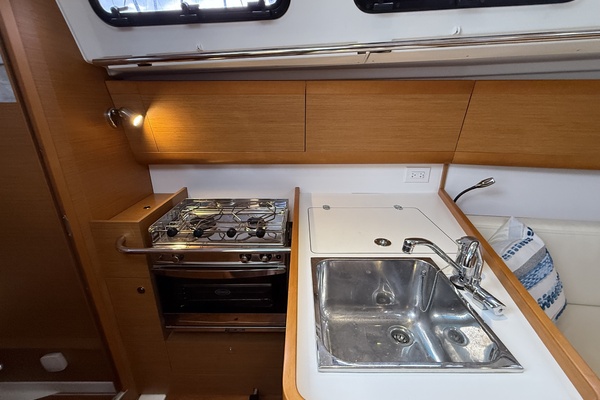 La Mer 35ft Beneteau Yacht For Sale