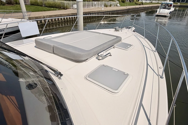 2017 Riviera 52
