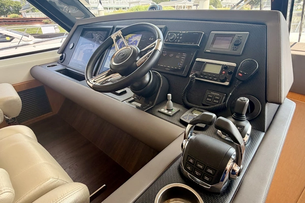 2017 Riviera 52