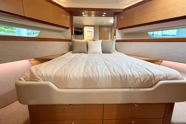 2017 Riviera 52