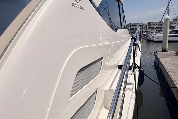 2017 Riviera 52