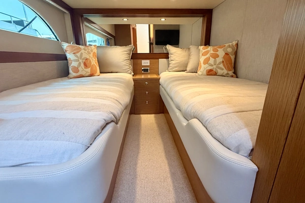 2017 Riviera 52