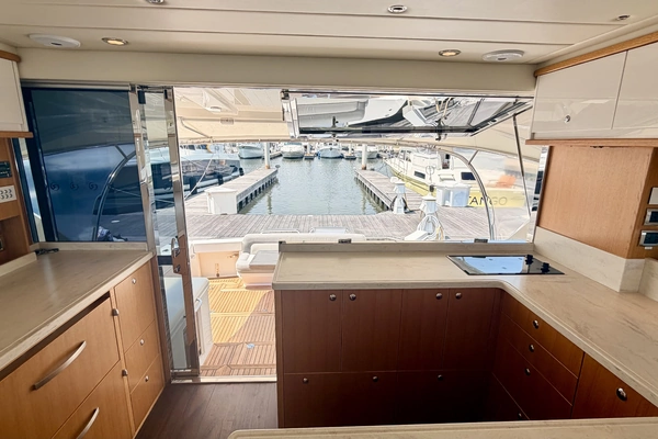 2017 Riviera 52
