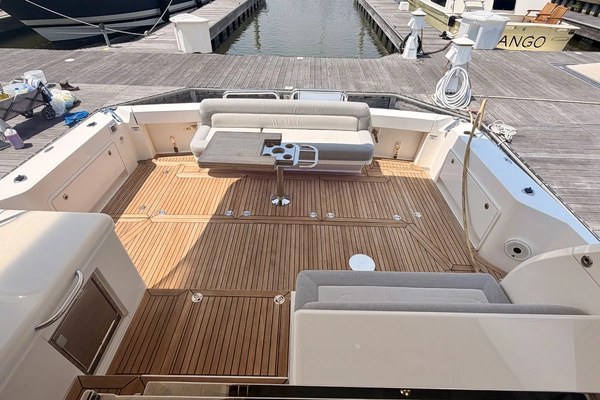 2017 Riviera 52