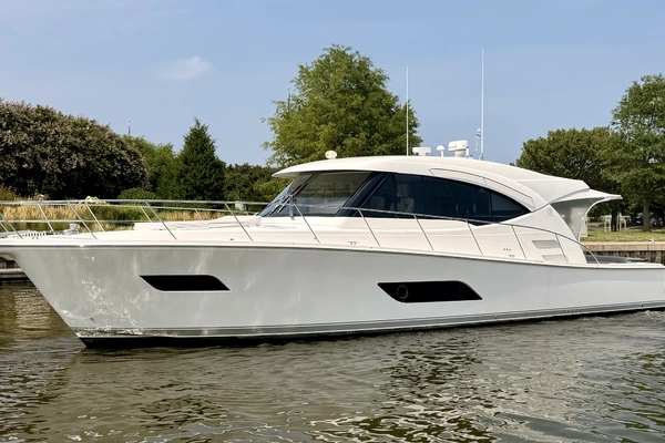 2017 Riviera 52